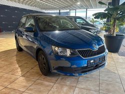 Blau Gebraucht 2016 Skoda Fabia Ambition Limousine | 3.900 € (Teuer)