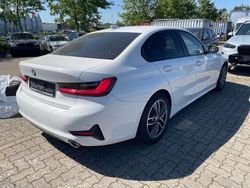 Weiß Gebraucht 2021 BMW 320 Sport Line Limousine | 17.700 € (Fairer Preis)