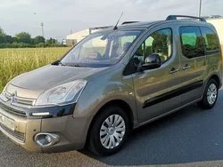 Grün Gebraucht 2014 Citroën Berlingo Exclusive Van / Kleinbus | 11.900 € (Teuer)