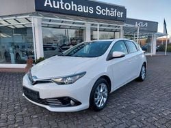 Weiß Gebraucht 2016 Toyota Auris Edition-S Limousine | 10.400 € (Fairer Preis)
