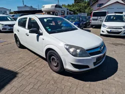 Weiß Gebraucht 2009 Opel Astra Selection Limousine | 700 € (Superpreis)