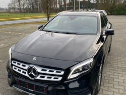 Schwarz Gebraucht 2019 Mercedes GLA200 AMG line SUV | 22.400 € (Fairer Preis)