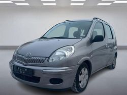 Grau Gebraucht 2003 Toyota Yaris Verso Sol Van / Kleinbus | 3.490 € (Fairer Preis)