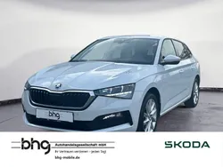 Moonweiß perleffekt/moonweiss metallic met. Gebraucht 2023 Skoda Scala Style Kleinwagen | 23.460 € (Teuer)