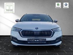 Bila candy/candyweiss Gebraucht 2022 Skoda Octavia Clever Kombi | 24.900 € (Fairer Preis)