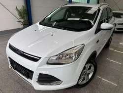 Frostweiß Gebraucht 2016 Ford Kuga SUV | 10.900 € (Fairer Preis)