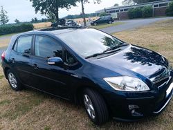Blau Gebraucht 2010 Toyota Auris Hybrid Limousine | 6.500 € (Teuer)