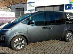Grau Gebraucht 2022 Hyundai Staria Signature Van | 47.700 € (Teuer)
