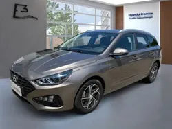 Silky bronze / met Gebraucht 2023 Hyundai i30 Select Kombi | 21.990 € (Etwas zu teuer)