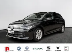 Schwarz Gebraucht 2024 VW Golf VIII Life Limousine | 24.990 € (Fairer Preis)