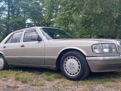 Silber Gebraucht 1989 Mercedes E300 Limousine | 12.999 €