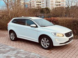 Weiß Gebraucht 2016 Volvo XC60 Momentum SUV | 18.000 € (Fairer Preis)