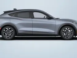 Glacier gray 3c / gray mist Neu 2025 Ford Mustang Mach-E Extended Range SUV | 51.600 € (Fairer Preis)