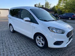 Weiß Gebraucht 2021 Ford Tourneo Courier Trend Van / Kleinbus | 10.990 € (Guter Preis)