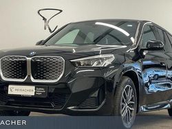 Saphirschwarz metallic Gebraucht 2023 BMW iX1 Shadowline SUV | 41.580 € (Fairer Preis)