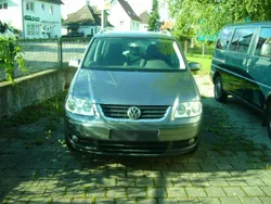 Grau Gebraucht 2006 VW Touran Van / Kleinbus | 2.950 € (Etwas zu teuer)
