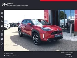 Karminarot Gebraucht 2022 Toyota Yaris Hybrid Elegant SUV | 24.390 € (Superpreis)