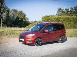 Rot Gebraucht 2018 Ford Tourneo Courier Titanium Van / Kleinbus | 10.990 € (Guter Preis)