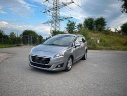 Grau Gebraucht 2016 Peugeot 5008 Active Van / Kleinbus | 8.990 € (Teuer)