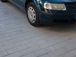 Grün Gebraucht 1999 VW Passat Basis Kombi | 2.500 € (Etwas zu teuer)