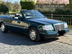 Grün Gebraucht 1996 Mercedes 220 Sportline Cabrio | 24.500 €