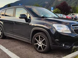 Schwarz Gebraucht 2012 Chevrolet Orlando LTZ Van / Kleinbus | 6.499 € (Fairer Preis)