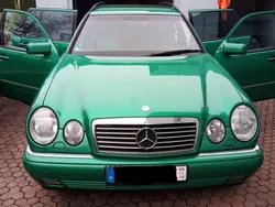 Grün Gebraucht 1999 Mercedes E240 Avantgarde Kombi | 3.900 € (Etwas zu teuer)
