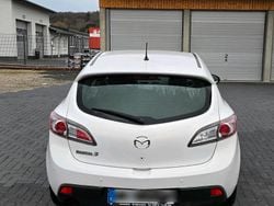 Weiß Gebraucht 2011 Mazda 3 Active Plus Limousine | 8.200 € (Etwas zu teuer)
