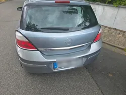 Blau Gebraucht 2004 Opel Astra Kleinwagen | 1.100 € (Guter Preis)