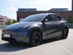 Grau Gebraucht 2022 Tesla Model Y Long Range SUV | 34.500 € (Guter Preis)