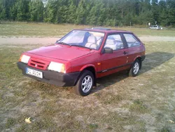 Rot Gebraucht 1992 Lada Samara Kleinwagen | 2.500 €