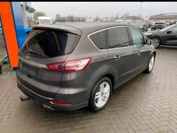 Grau Gebraucht 2018 Ford S-MAX Titanium Van / Kleinbus | 16.299 € (Fairer Preis)