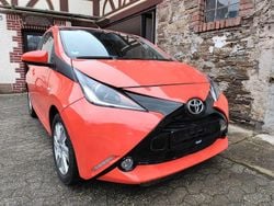 Orange Gebraucht 2015 Toyota Aygo X-play Kleinwagen | 6.500 € (Guter Preis)