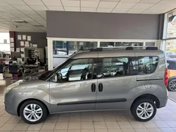 Grau Gebraucht 2012 Opel Combo Selection Van / Kleinbus | 6.990 € (Teuer)