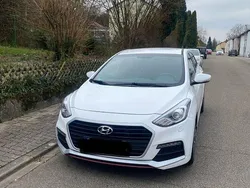 Weiß Gebraucht 2015 Hyundai i30 Turbo Limousine | 9.900 € (Fairer Preis)