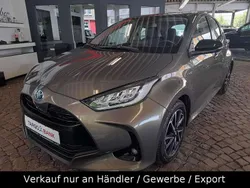 Oxide bronze Gebraucht 2021 Toyota Yaris Hybrid Club Limousine | 16.990 € (Guter Preis)