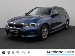 Phytonicblau metallicc1mschwarz Gebraucht 2022 BMW 330e Sport Line Limousine | 27.499 € (Superpreis)