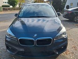 Blau Gebraucht 2017 BMW 218 Gran Tourer Luxury Line Van / Kleinbus | 14.100 € (Fairer Preis)