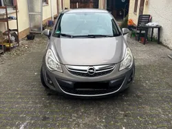 Grau Gebraucht 2012 Opel Corsa Selection Limousine | 2.100 € (Guter Preis)