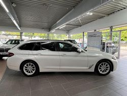 Mineralweiss Gebraucht 2023 BMW 520 Sport Line Kombi | 35.999 € (Fairer Preis)