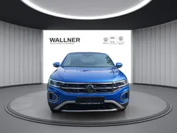 Blau Gebraucht 2023 VW T-Roc Cabriolet Move Cabrio | 27.900 € (Fairer Preis)
