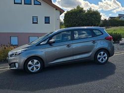 Grau Gebraucht 2014 Kia Carens Edition 7 Van / Kleinbus | 6.200 € (Guter Preis)