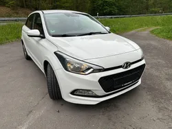 Weiß Gebraucht 2015 Hyundai i20 YES! Limousine | 7.300 € (Fairer Preis)