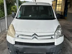 Weiß Gebraucht 2010 Citroën Berlingo Van / Kleinbus | 1.500 € (Fairer Preis)