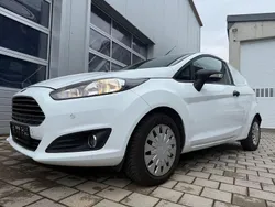 Weiß Gebraucht 2013 Ford Fiesta Kleinwagen | 2.999 € (Fairer Preis)