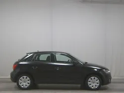 Brillantschwarz Gebraucht 2014 Audi A1 Sportback Attraction Kleinwagen | 6.390 € (Guter Preis)