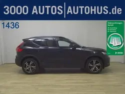 Black solid (stone) / solid (schwarz) Gebraucht 2022 Volvo XC40 Inscription SUV | 27.950 € (Fairer Preis)