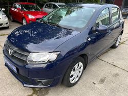 Blau Gebraucht 2015 Dacia Sandero Lauréate Kleinwagen | 5.990 € (Fairer Preis)