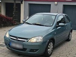 Grün Gebraucht 2006 Opel Corsa Kleinwagen | 2.450 € (Guter Preis)