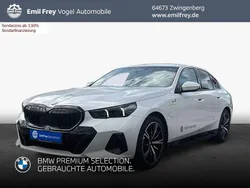 Mineralweiß metallic Gebraucht 2025 BMW 530e Performance Limousine | 63.990 €
